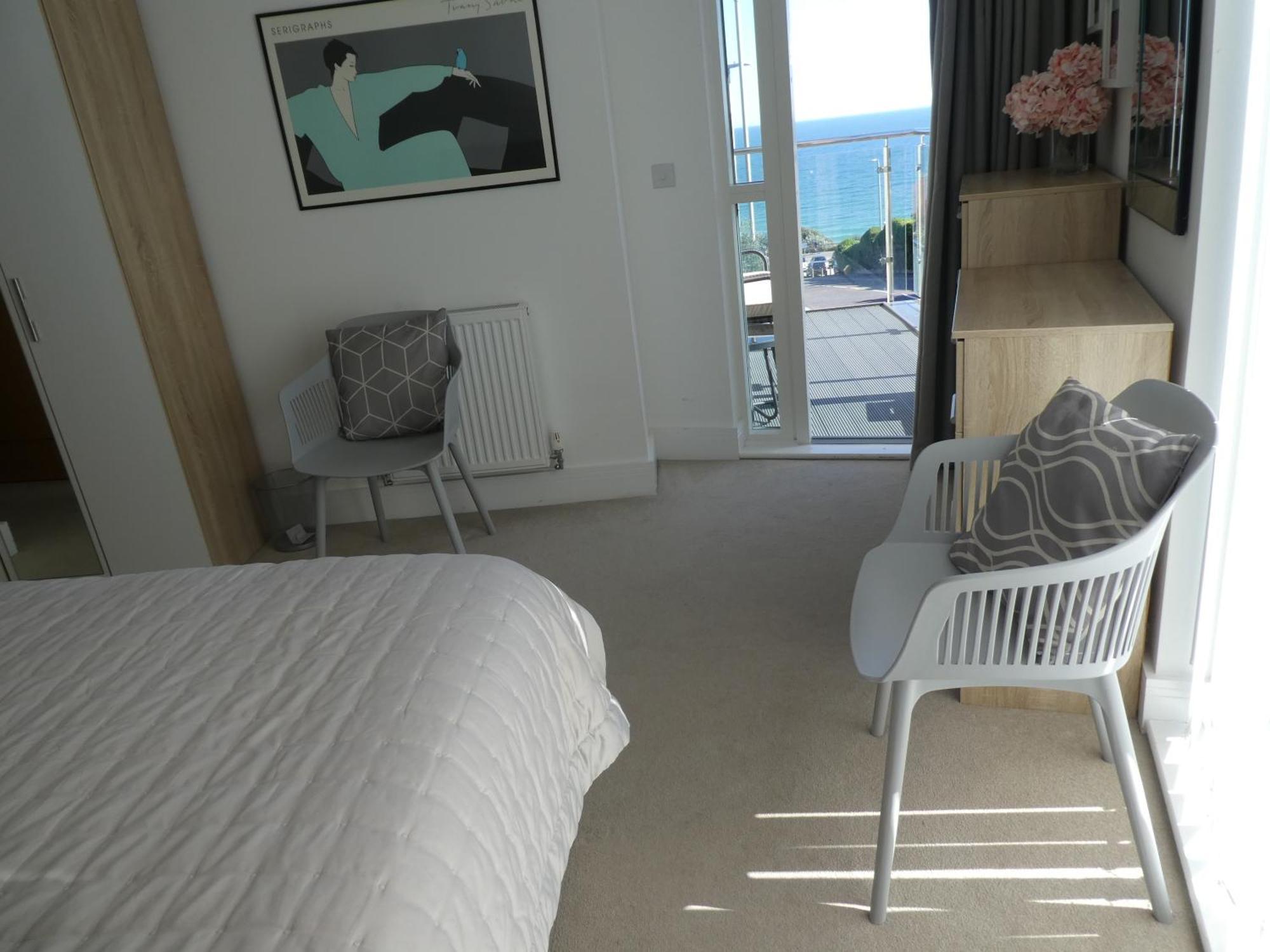 Seaview West Coast - Exceptional - 2 Bedrooms Sleeps 5 -Stunning Sea Views - 500 Metres To Beach 본머스 외부 사진