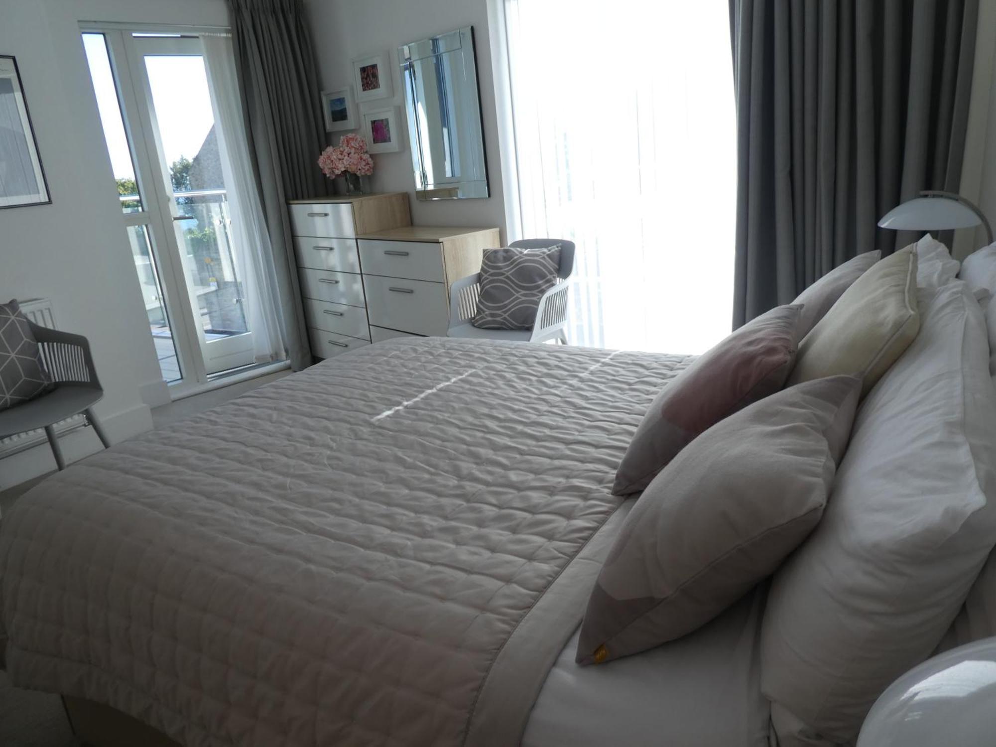 Seaview West Coast - Exceptional - 2 Bedrooms Sleeps 5 -Stunning Sea Views - 500 Metres To Beach 본머스 외부 사진